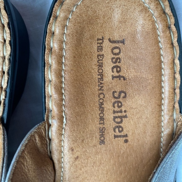 JOSEF SEIBEL leather Sandal silver strap w/ single flower accent size 9-9.5 - Picture 9 of 12